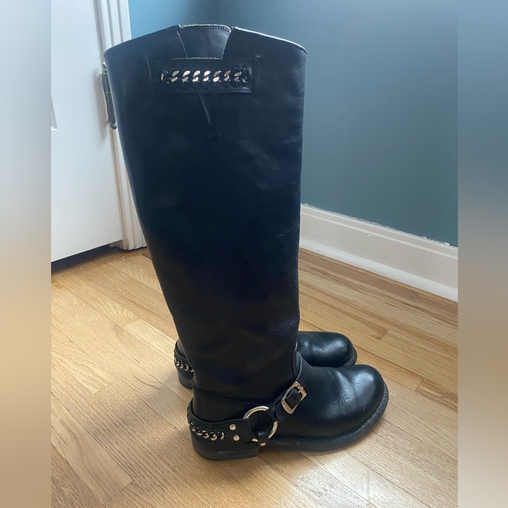 Like New Frye Jenna Chain Tall - Picture 2 of 7